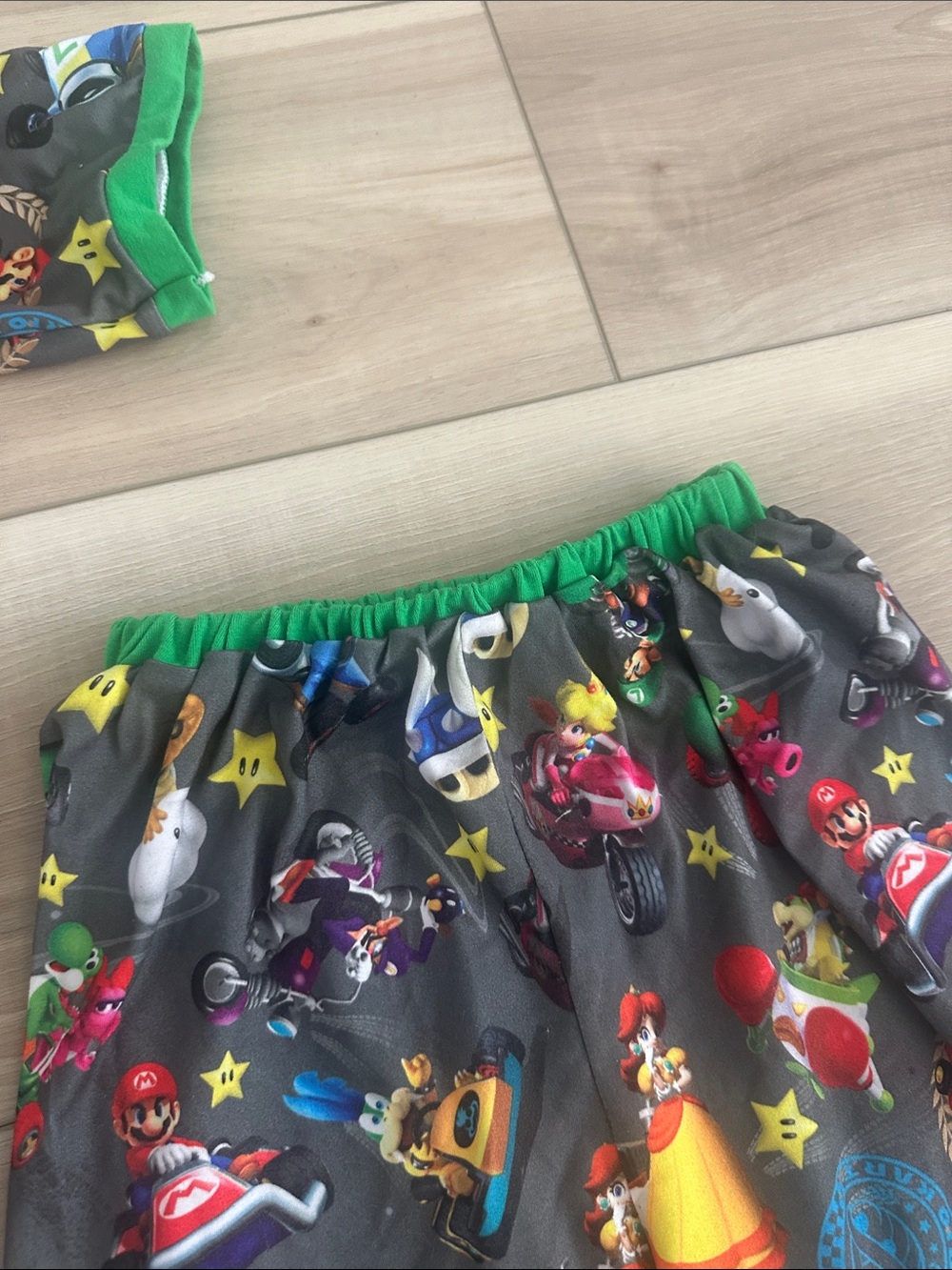 Kids Grey Character Short Pajama Set with Green Trim - Fun Print Size 7XL - Picture 7 of 13